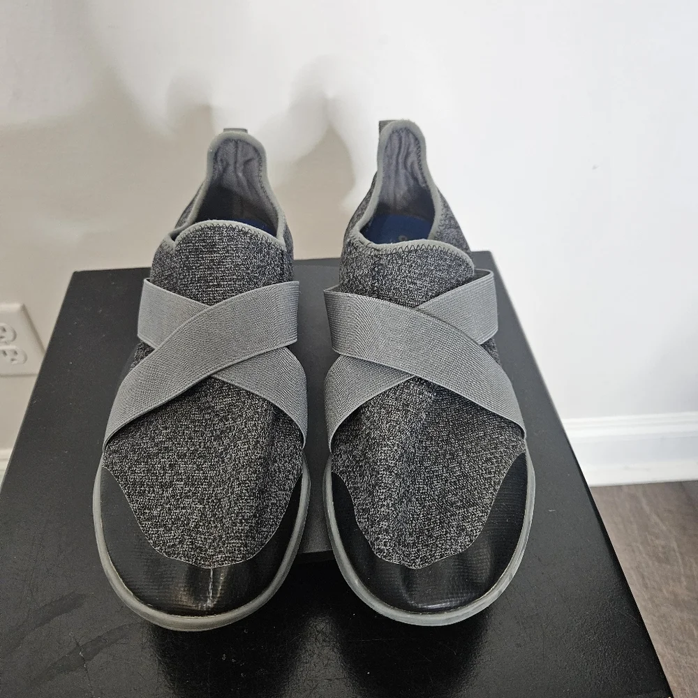 Crocs Comfort Swiftwater Cross-Strap Heather Grey And‎ Black Size W 11
